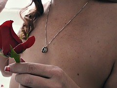 Grosse bite, Gros seins, Sucer une bite, Femme couguar, Éjaculation interne, Tir de sperme, Hard, Mature