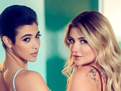 Rubia, Penetracion con dedos, Besar, Lamidas, Masturbación, Coño, Medias largas, Adolescente