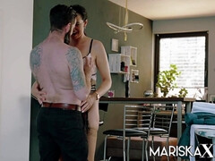 Mamada, Morena, Tetona, Penetracion con dedos, Afeitado, Medias largas, Tatuaje, Tetas