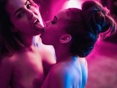 Braunhaarige, Fingern, Lesbisch, Lecken, Lingerie, Muschi, Strümpfe, Jungendliche (18+)