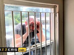 Grosse bite, Gros seins, Sucer une bite, Éjaculer dans la bouche, Hd, Léchez, Réalité, Cheveux courts