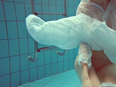 Tussi, Fetisch, Im freien, Russisch, Dusche, Solo, Titten, Unter wasser