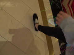 Bad, Braunhaarige, Fingern, Orgasmus, Zierlich, Öffentlich, Dürr, Nass