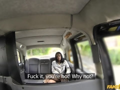 Anal, Sucer une bite, En levrette, Faciale, Doigter, Branlette thaïlandaise, De plein air, Fessée