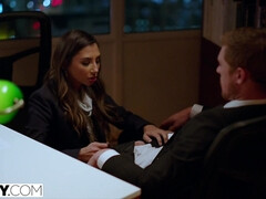 Pijpbeurt, Diep in de keel, Hondjeshouding, Sperma in gezicht, Gapende, Handbeurt, Likken, Rijden