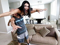 Gros cul, Grosse bite, Gros seins, Sucer une bite, Brunette brune, En levrette, Maigrichonne, Adolescente