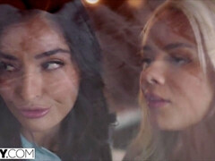 Жопа, Блондинки, Сперма во рту, Глубокая глотка, Лизание, Киски, Наездница, Втроем