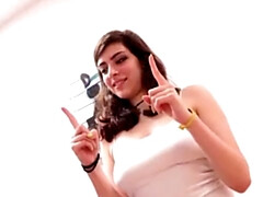 18 ans, Amateur, Sucer une bite, Brunette brune, Petite femme, Espagnole, Adolescente, Nénés