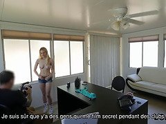 Loan4k. un homme attrape une caméra et organise un casting Porno Dans