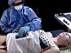 18 ans, Gros cul, Gros seins, Blonde, Médecin, Rasée, Maigrichonne, Adolescente