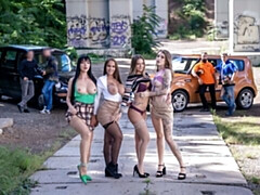 Culo, Morena, Vestidas, Estilo perrito, Sexo duro, Tacones, Al aire libre, Medias largas