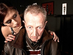 Hundestellung, Domination, Handjob, Lecken, Muschi, Rasiert, Dürr, Jungendliche (18+)