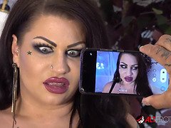 Gros cul, Sucer une bite, Gorge profonde, Hd, Criant, Rasée, Tatouage, Nénés