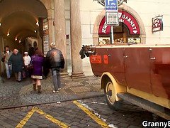 Belle grosse femme bgf, Gros cul, Sucer une bite, Gorge profonde, Mamie, Mature, Rousse roux, Jarretelles