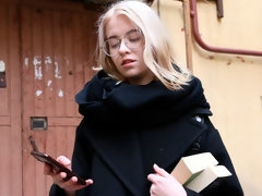 Blonde, Sucer une bite, Lunettes, Branlette thaïlandaise, Adolescente, Nénés