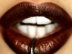 Grosse bite, Gros seins, Sucer une bite, Brunette brune, Plantureuse, Masturbation, Secrétaire, Sous la jupe