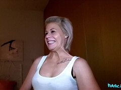 Amateur, Mamada, Pajear, Al aire libre, Pov, Público, Cabello corto