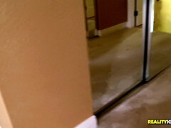 Blondine, Blasen, Braunhaarige, Spermaladung, Aufs gesicht abspritzen, Mutti, Muschi, Dürr