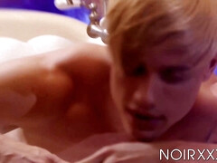 Anal, Grosse bite, Blonde, Sucer une bite, En levrette, Homosexuelle, Branlette thaïlandaise, Hard