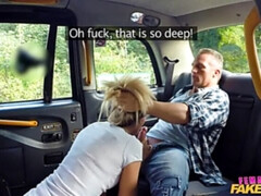 Amateur, Sucer une bite, Voiture, Femelle, Doigter, De plein air, Chatte, Nénés