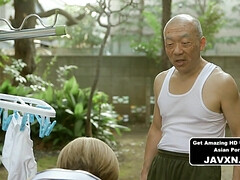 Aziatisch, Grote mammen, Rondborstig, Opa, Japaans, Natuurlijke tieten, Tiener, Tieten likken