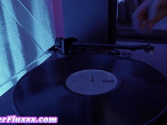 Enthousiasteling, Rondborstig, Lesbisch, Klein