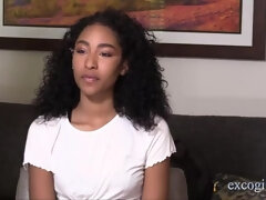 Sucer une bite, Collège université, Tir de sperme, Faciale, Interracial, Seins naturels, Petite femme, Rugueux