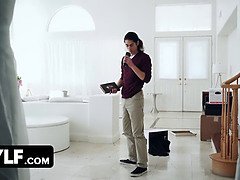 Большой член, Одетые девушки голые парни, Вчетвером, Лизание, Милф, Натуральные сиськи, Киски, Кричащие