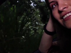 Enthousiasteling, Grote mammen, Hardcore, Latijnse vrouw, Prostituee, Openbaar, Verleid, Tieten likken