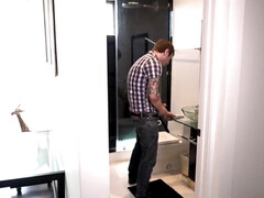 Gros seins, Sucer une bite, Plantureuse, Tir de sperme, Gorge profonde, Talons, Chatte, Rasée