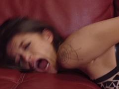 Amateur, Américain, Blonde, En levrette, Branlette thaïlandaise, Masturbation, Réalité, Tatouage