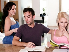 Blond, Bruinharig, Bedriegen, Likken, Ondergoed, Kut duiken, Kousen, Tatoeage