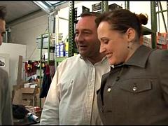 Lieveling, Pijpbeurt, Bruinharig, Handbeurt, Hardcore, Rijpe lesbienne, Stiefmoeder, Tiener