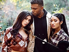 Gros cul, Grosse bite, Noire, Sucer une bite, En levrette, Interracial, Seins naturels, Adolescente