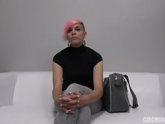 Checa, Cabello corto