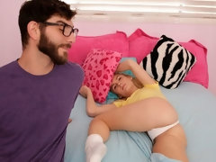 ブロンド, フェラチオ, バック, 手コキする, なめる, オマンコ, 剃毛, ティーン