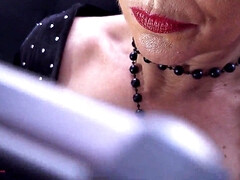 Anaal, Bruinharig, Erotisch, Harig, Huisvrouw, Moeder die ik wil neuken, Kut duiken, Rok