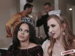 Chica, Tetas grandes, Grupo, Mamá, Orgía, Fiesta, Estrella porno, Adolescente
