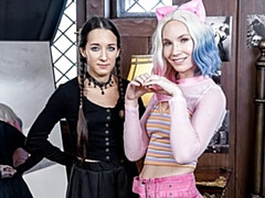 18 ans, Gode, Embrassement, Lesbienne, Masturbation, Chatte, Dénudage, Adolescente