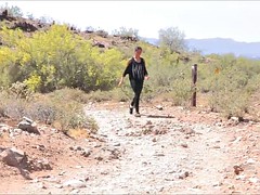 Lieveling, Bruinharig, Masturbatie, Buiten, Tatoeage, Tieten likken