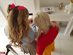 Braunhaarige, Hundestellung, Fingern, Spassig, Hd, Lesbisch, Orgasmus, Jungendliche (18+)