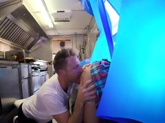 Красотки, Большие сиськи, Минет, Кончили внутрь, Семяизвержение, Дилдо, На публике, Киски