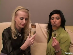 Blonde, Fait maison, Lesbienne, Léchez, Rasée, Jarretelles, Adolescente, Nénés