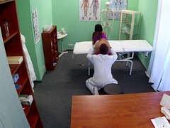 Sucer une bite, Brunette brune, Médecin, En levrette, Faciale, Hd, Seins naturels