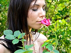 18, デカ尻, デカパイ, 指いじり, オナニー, ガリガリ, ストリッピング, ティーン