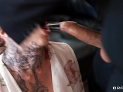 Минет, В одежде, Короткая стрижка, Тату