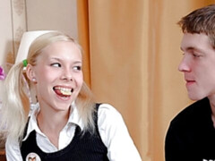 Grosse bite, Blonde, Sucer une bite, En levrette, Léchez, Seins naturels, Petite femme, Pigtail