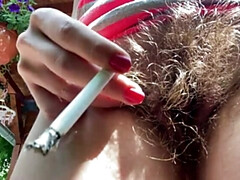 En gros plan de très près, Fétiche, Poilue, De plein air, Public, Chatte, Fumer, Sous la jupe