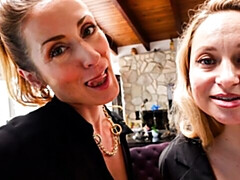 Grote mammen, Zoenen, Likken, Masturbatie, Moeder die ik wil neuken, Kut duiken, Geschoren, Strippen