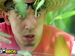 Tussi, Braunhaarige, Vollbusig, Hardcore, Latina, Im freien, Pool, Titten